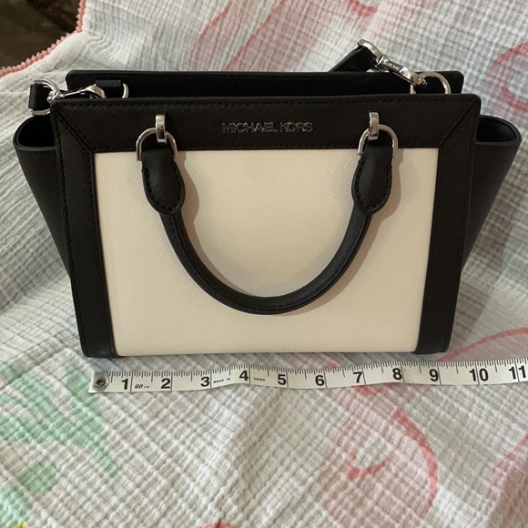 SOLD Michael Kors Crossbody NWOT Black and White - Picture 5 of 7